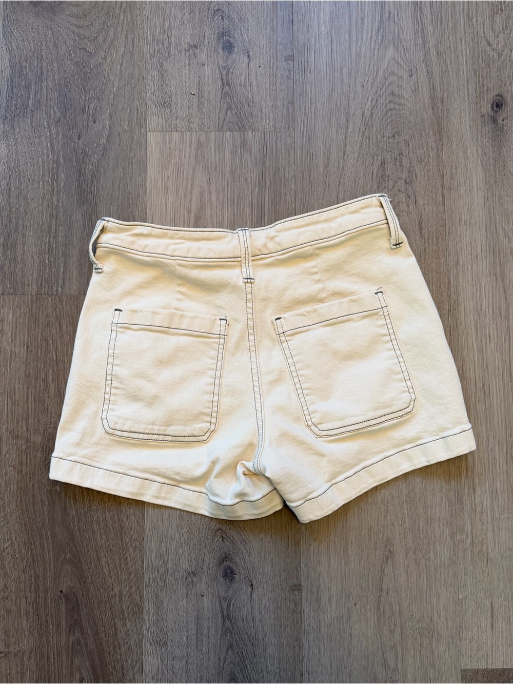 Universal Thread High Rise Midi Shorts Cream Size 2 - Picture 3 of 6